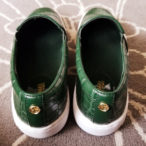 NWOT Michael Kors Green Croco Embossed KEATON Slip Ons - Picture 4 of 9